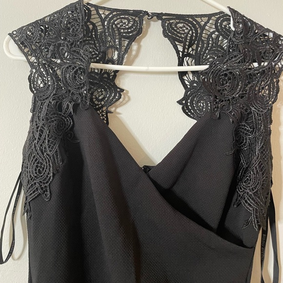 Bisou Bisou lace shoulder dress Size 6‎ - Picture 5 of 6